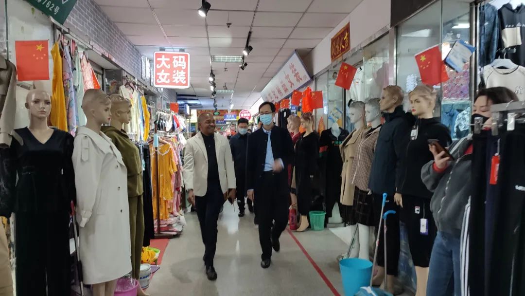 坦桑尼亚桑给巴尔投资促进局局长谢里夫赴集团文登金田市场考察