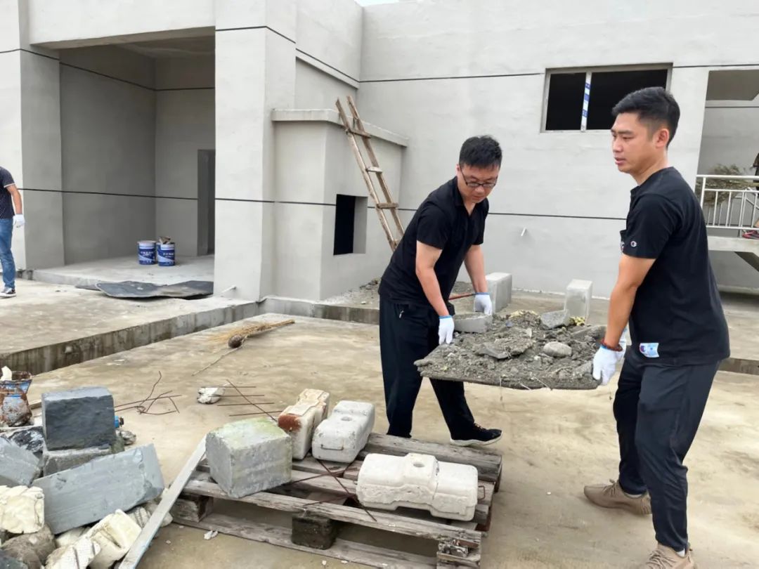 集团董事局主席金位海亲率邯郸公司全体员工进行卫生大扫除