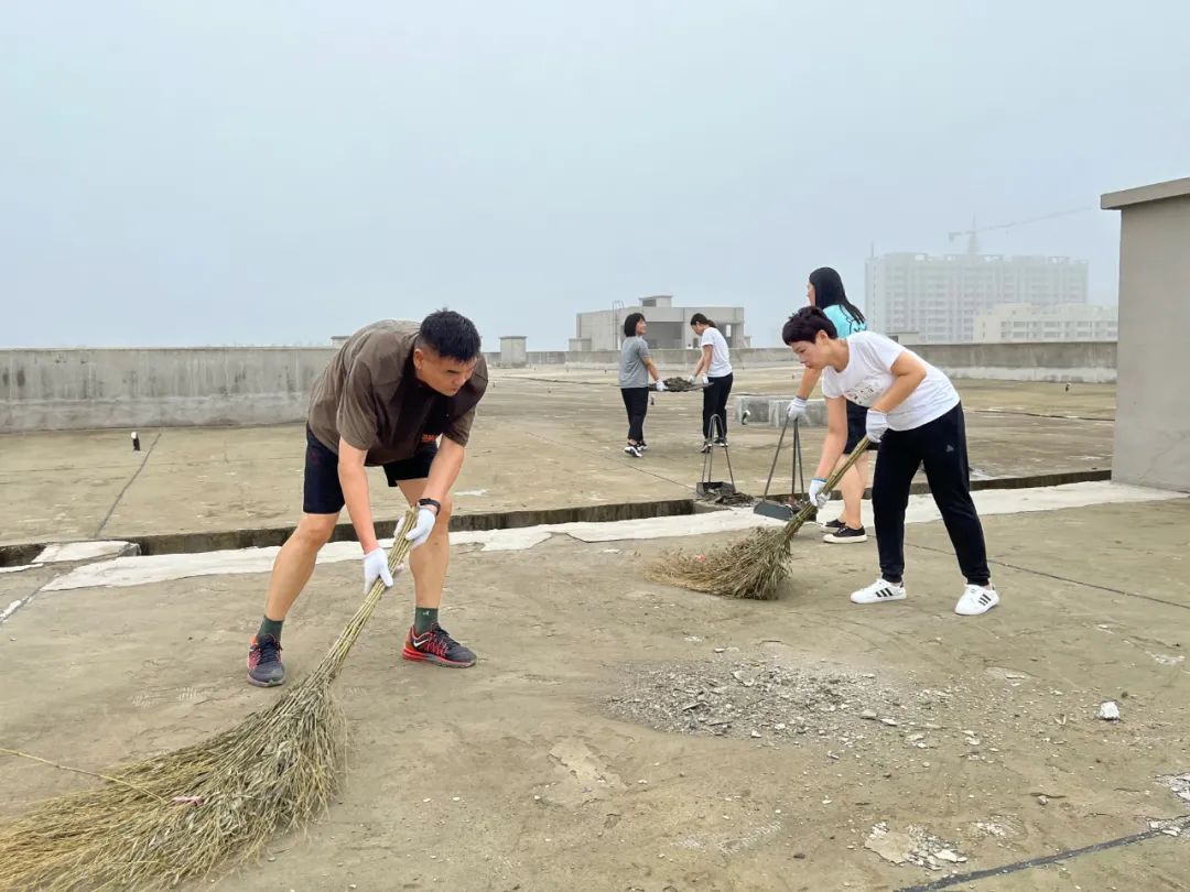 集团董事局主席金位海亲率邯郸公司全体员工进行卫生大扫除